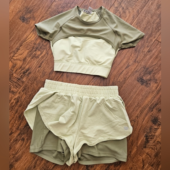 Forever 21 two-toned workout set - Picture 2 of 3